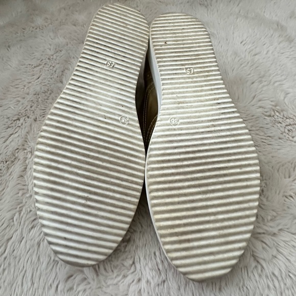 Gold Snicker! - Picture 4 of 5